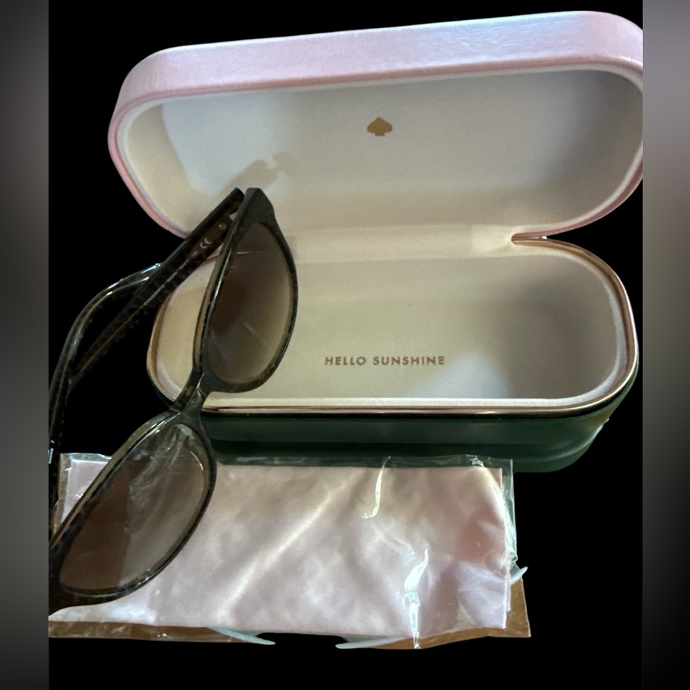 Kate Spade HELLO SUNSHINE Black Sunnies w/Case & cloth ! NEW IN CASE! - Picture 4 of 9